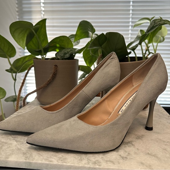 Are - Grey Heels - Picture 2 of 6